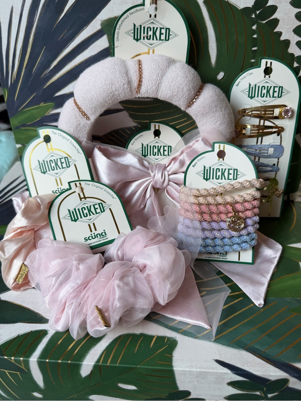 Scünci Wicked Glinda Hair Accessories 6 Piece Bundle Scrunchies Bow NWT